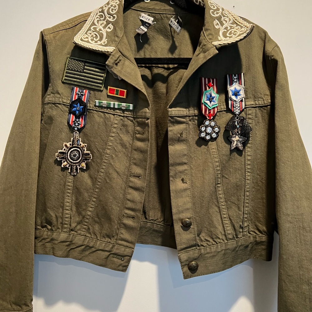 Alice and Olivia Chloe Embroidered Green Army Jacket - Picture 2 of 4